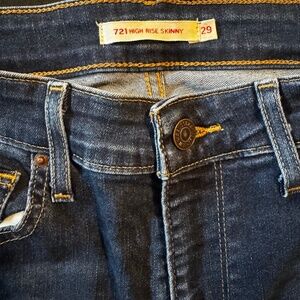 Levi’s 721 high-rise skinny size 29